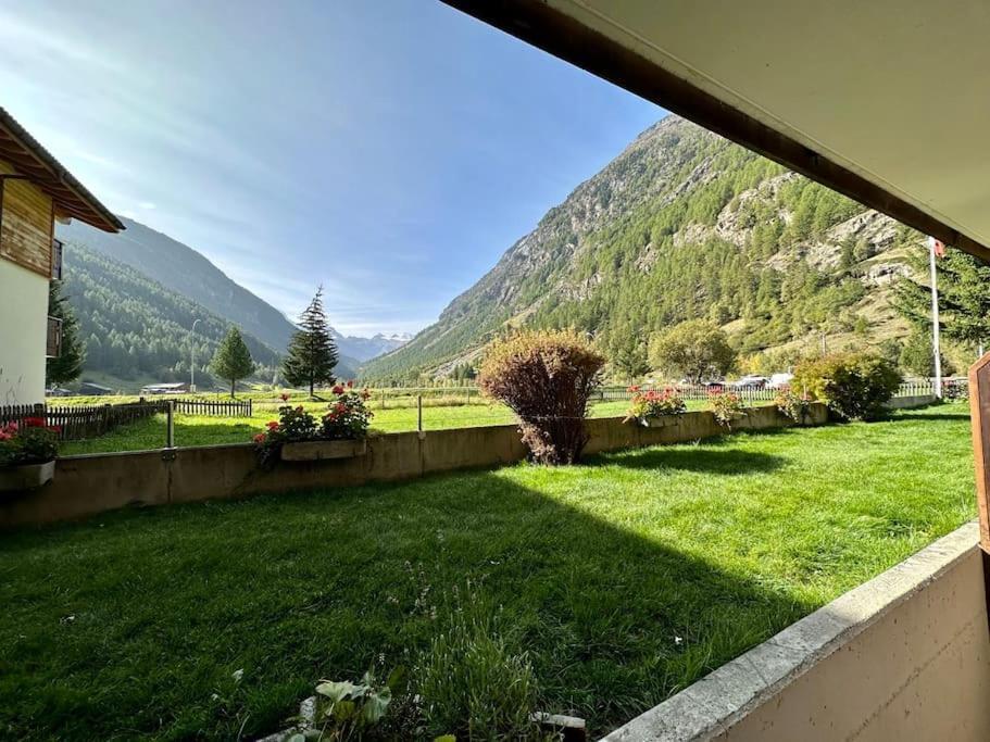 Alpine Retreat 4 Person Apartment Near Zermatt With Parking! Täsch Exterior photo